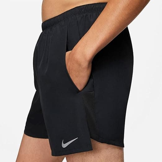 15359789337-short-nike-3.jpg